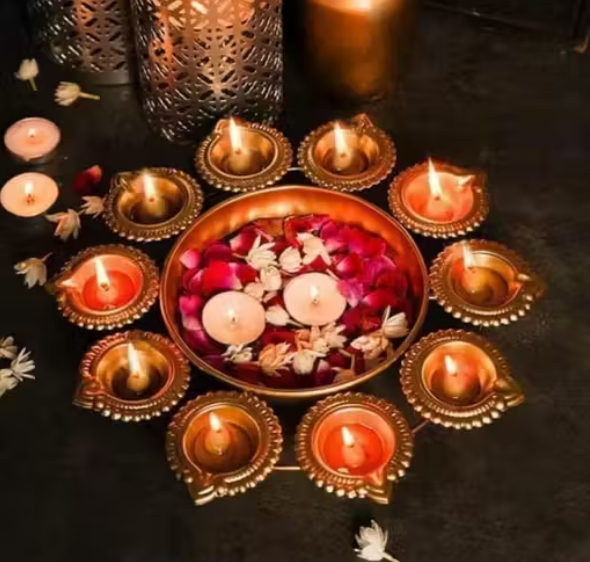 Isquare Decor Fabulous Urli Bowl 10 Diyas for all time Decoration Floating Flowers and T- Light Candles Diwali Home Decor Decoration